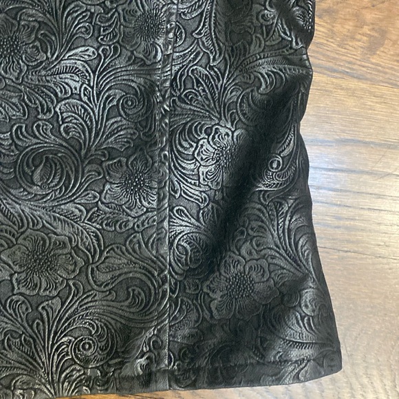 Boutique Reversible Leather Embossed and Faux Fur Cow Hide Vest GORGEOUS - Picture 10 of 12